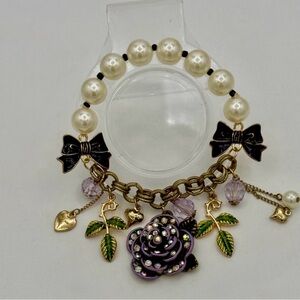 Betsey Johnson Rhinestone Lavender Rose , Faux Pearl, Bow Stretch Bracelet!